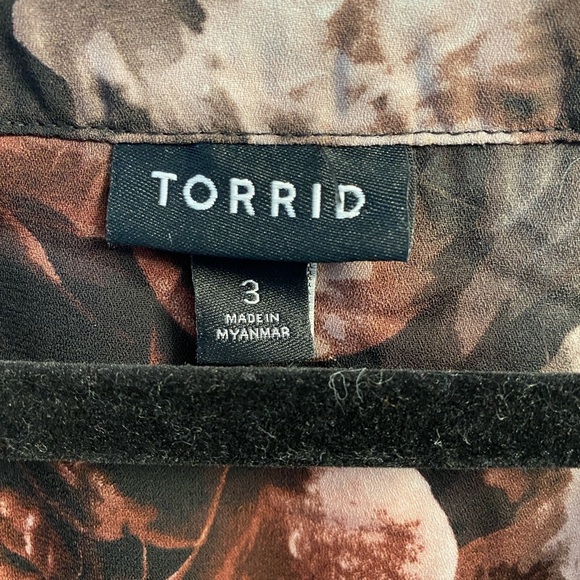 Torrid Floral Blouse Long sleeve V Neck Size 3 (22-24) - Picture 8 of 8